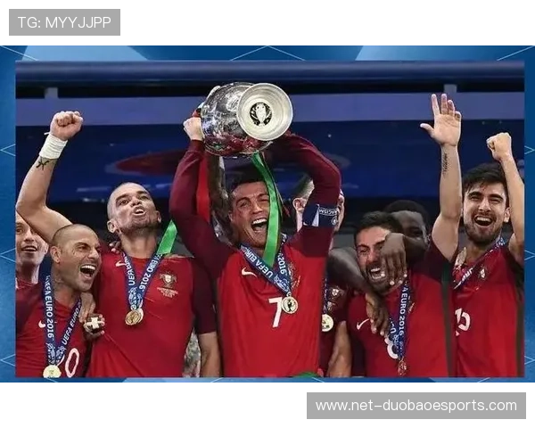 闪耀绿茵场的超级新星：自创足球天才的传奇之路